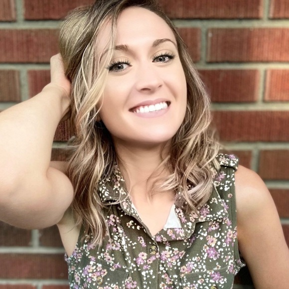 Meet your Posher, Bailee - Picture 1 of 1